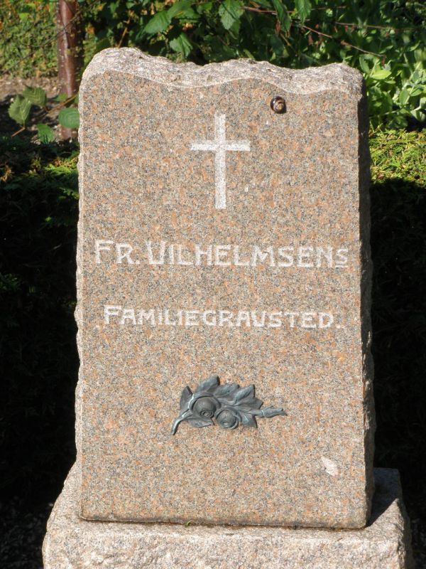 Fr. Vilhelmsen's familiegravsted.JPG